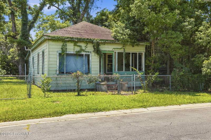 3 bedroom Single Family Residence at 1621 Thomas Street, No Recorded Subdivision, Waycross — photo 2