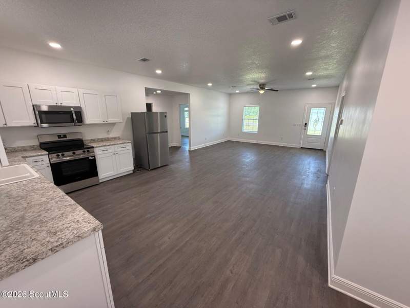 4 bedroom Single Family Residence at 5471 Old Waynesville Road, Hawk's Landing, Waynesville — photo 2