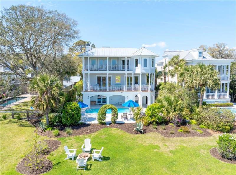 5 bedroom Single Family Residence at 1709 Dixon Lane, East Beach, St. Simons Island — photo 2