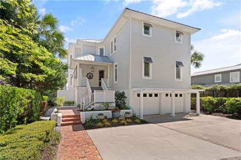 1709 Dixon Lane, St. Simons Island GA - photo 8 of 81