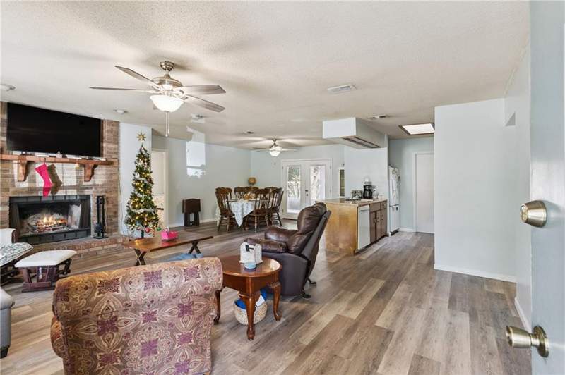 3 bedroom Single Family Residence at 156 W Peach Avenue, Terra Haute, Kingsland — photo 2