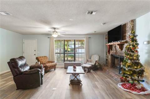 156 W Peach Avenue, Kingsland GA - photo 9 of 29