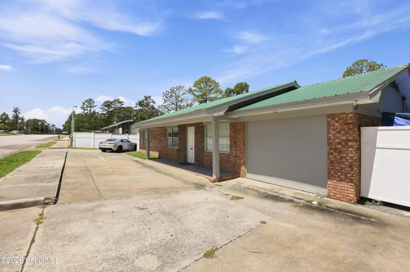 4 bedroom Single Family Residence at 1909 Tebeau Street, No Recorded Subdivision, Waycross — photo 3