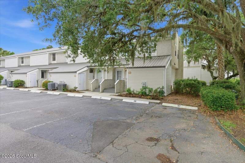3 bedroom Condominium at 1000 Sea Island Road, Gascoigne Condos, St. Simons Island — photo 2
