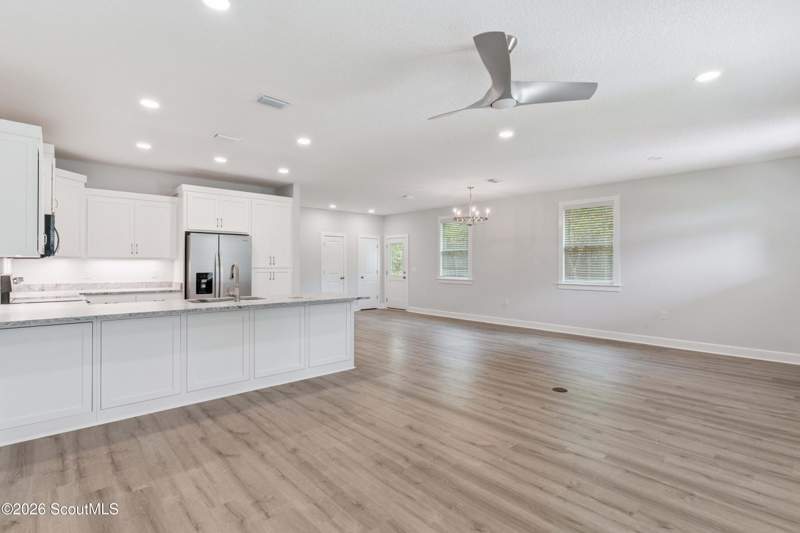 3 bedroom Single Family Residence at 807 Elbert Street, No Recorded Subdivision, Darien — photo 5