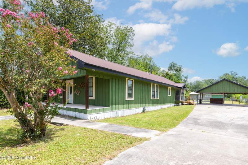 3 bedroom Single Family Residence at 1801 Creswell Street, No Recorded Subdivision, Waycross — photo 2