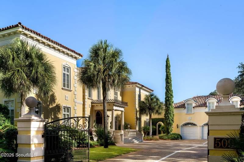 7 bedroom Single Family Residence at 318 W Forty Sixth Street, Sea Island Ex1, Sea Island — photo 2
