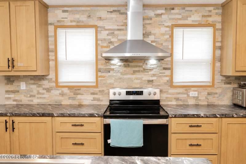 5 bedroom Single Family Residence at 6191 Brittany Circle, No Recorded Subdivision, Blackshear — photo 2
