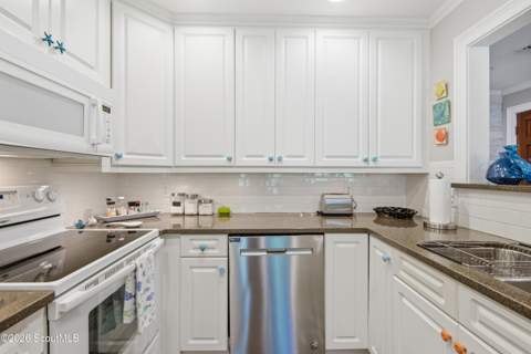 202 Harbour Oaks Drive, St. Simons Island GA - photo 10 of 44