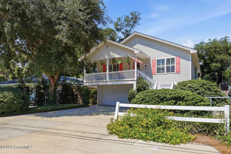 4 bedroom Single Family Residence at 1007 Mallery Street, Lincoln Field, St. Simons Island — photo 2
