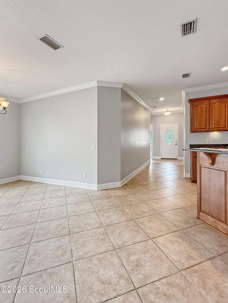 3 bedroom Duplex at 570 Eagle Boulevard, Laurel Island-Brookshire Ret, Kingsland — photo 2