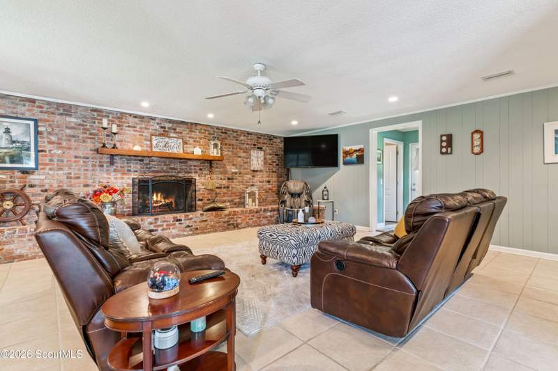 5 bedroom Single Family Residence at 4595 New Jesup Highway, No Recorded Subdivision, Brunswick — photo 4