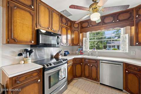 302 Reynolds Street, Brunswick GA - photo 13 of 47