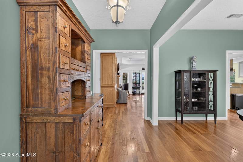 3 bedroom Single Family Residence at 1188 Jessica Drive, Island View, Darien — photo 2