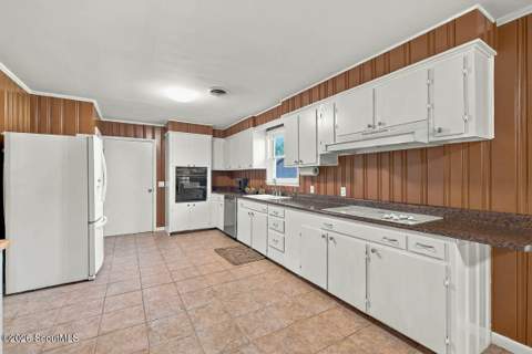107 Glenwood Drive, Brunswick GA - photo 11 of 46