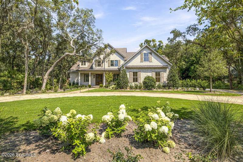 5 bedroom Single Family Residence at 11 Tanglewood Road, Black Banks, St. Simons Island — photo 1