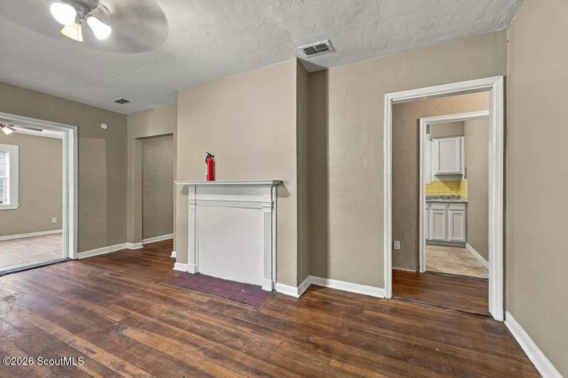 3 bedroom Single Family Residence at 2160 Blain Street, Brunswick Villa, Brunswick — photo 2