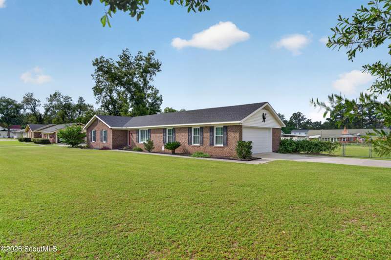 3 bedroom Single Family Residence at 907 E Waring Street, No Recorded Subdivision, Waycross — photo 5