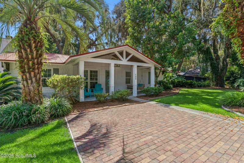 6 bedroom Single Family Residence at 102 Silver Lake Road, Silver Lake, St. Simons Island — photo 2