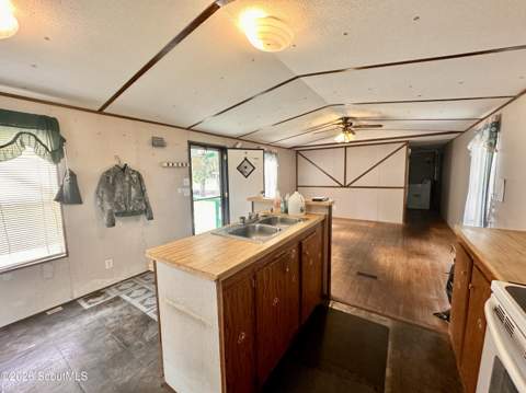 6979 Oak Ridge Circle, Blackshear GA - photo 6 of 17