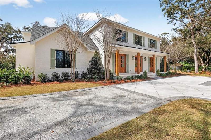 6 bedroom Single Family Residence at 106 Kings Way, Golf Retreat North, St. Simons Island — photo 2
