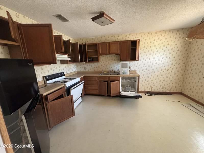 4 bedroom Duplex at 118 S Palm Drive, Country Club Heights, Brunswick — photo 5