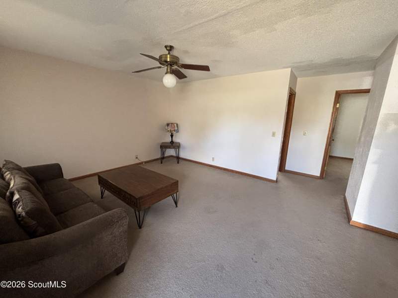4 bedroom Duplex at 118 S Palm Drive, Country Club Heights, Brunswick — photo 4