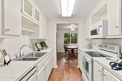 236 Broadway Street, St. Simons Island GA - photo 12 of 31