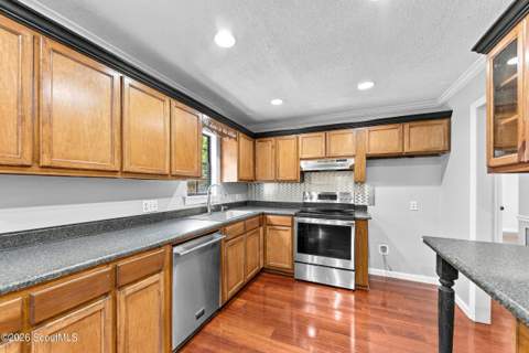 700 E Bay Avenue, Kingsland GA - photo 10 of 43