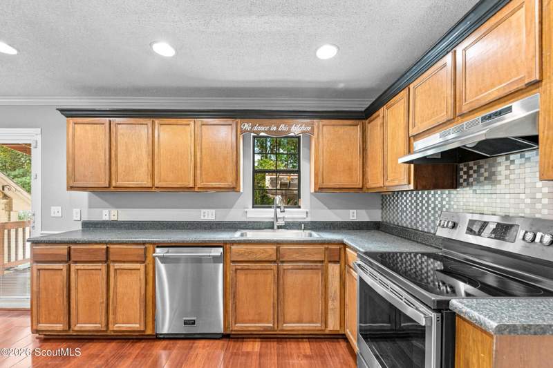 4 bedroom Single Family Residence at 700 E Bay Avenue, Gross, Kingsland — photo 3