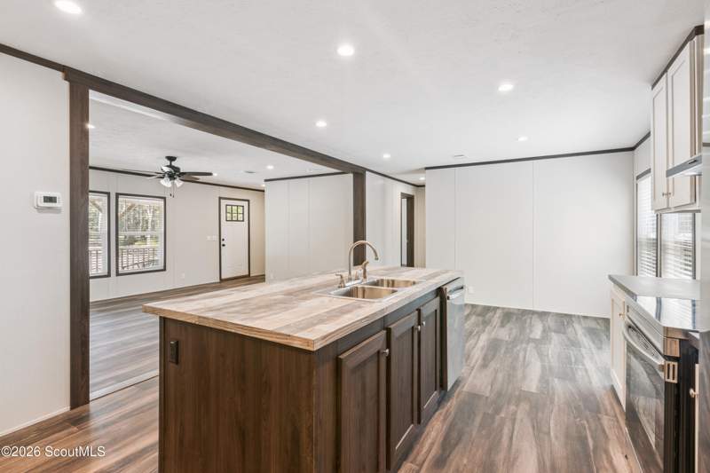 4 bedroom Mobile Home at 1052 Austin Place, No Recorded Subdivision, Darien — photo 3