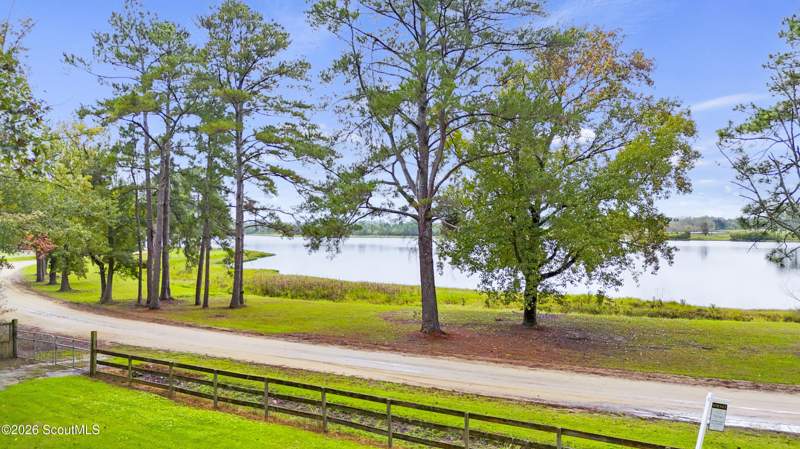 6 bedroom Single Family Residence at 1565 East Lake Drive, Screven, Screven — photo 3