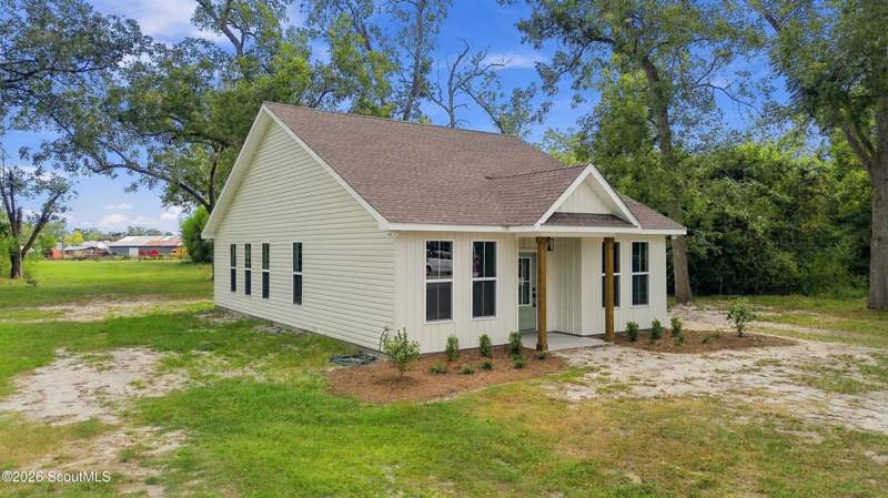 3 bedroom Single Family Residence at 607 Lee Street, Blackshear, Blackshear — photo 2