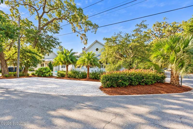 5 bedroom Single Family Residence at 540 Magnolia Avenue, St. Simons Park, St. Simons Island — photo 5