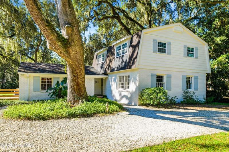 5 bedroom Single Family Residence at 166 Saint Clair Drive, St Clair Tract, St. Simons Island — photo 2