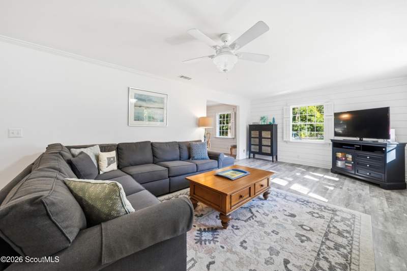 5 bedroom Single Family Residence at 166 Saint Clair Drive, St Clair Tract, St. Simons Island — photo 5