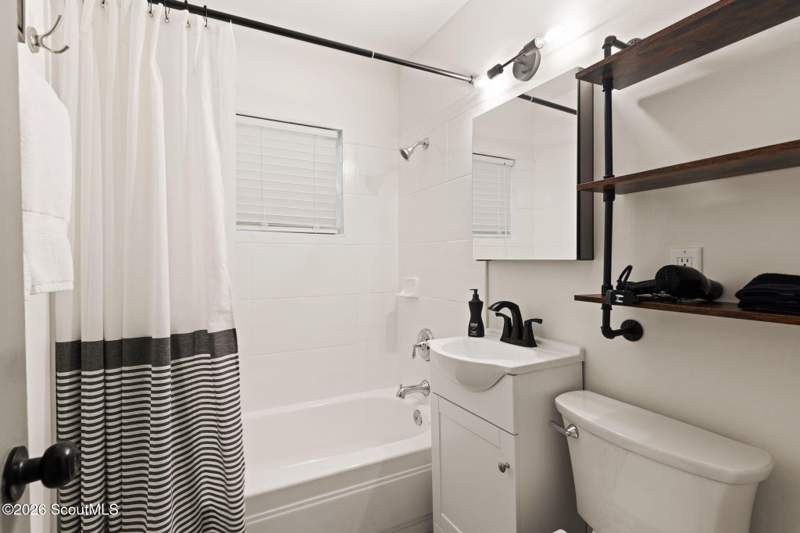 3 bedroom Single Family Residence at 131 Stafford Avenue, Beverly Shores, Brunswick — photo 3