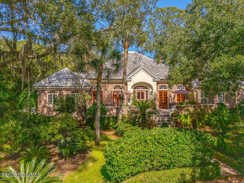 4 bedroom Single Family Residence at 360 W Thirty Seventh Street, Sea Island Subdivision #1, Sea Island — photo 3