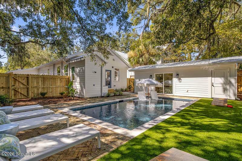 3 bedroom Single Family Residence at 553 Magnolia Avenue, St. Simons Park, St. Simons Island — photo 3