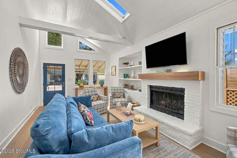 3 bedroom Single Family Residence at 553 Magnolia Avenue, St. Simons Park, St. Simons Island — photo 5