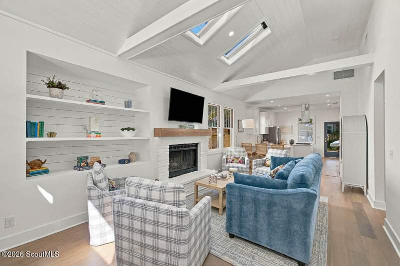 3 bedroom Single Family Residence at 553 Magnolia Avenue, St. Simons Park, St. Simons Island — photo 4