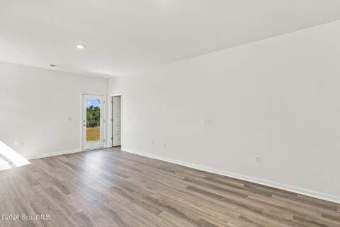 1055 Lakes Boulevard, Brunswick GA - photo 10 of 34