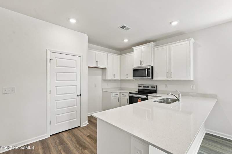 4 bedroom Single Family Residence at 1055 Lakes Boulevard, The Lakes at North Glynn, Brunswick — photo 4