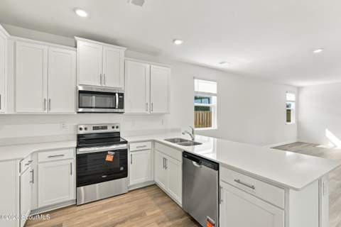 1055 Lakes Boulevard, Brunswick GA - photo 6 of 34