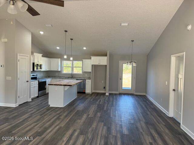 4 bedroom Single Family Residence at 17942 Post Road, Waynesville, Waynesville — photo 2