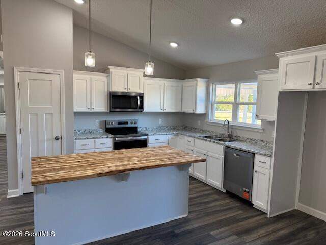 4 bedroom Single Family Residence at 17942 Post Road, Waynesville, Waynesville — photo 4