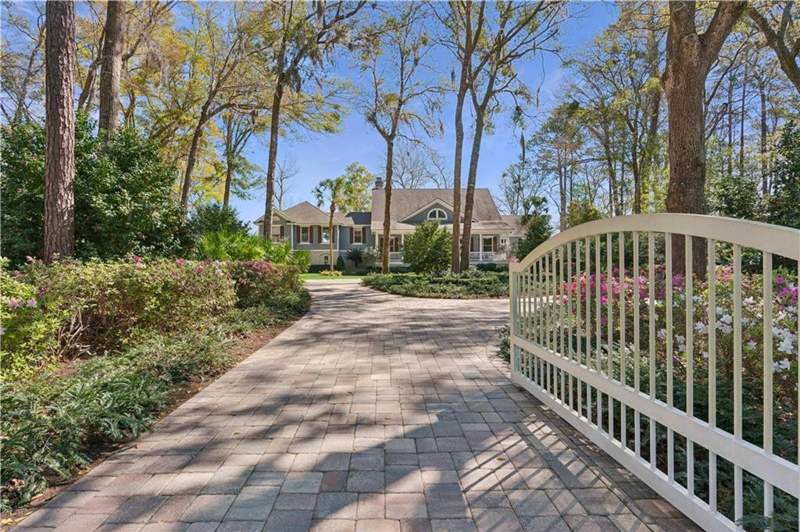 4 bedroom Single Family Residence at 128 Hampton Point Drive, Hampton Point, St. Simons Island — photo 2