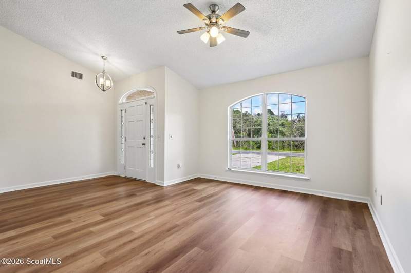 4 bedroom Single Family Residence at 601 Bartlett Street, St. Marys, St. Marys — photo 2