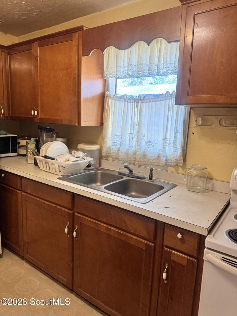 3 bedroom Single Family Residence at 706 W Poplar Street, Jesup, Jesup — photo 3