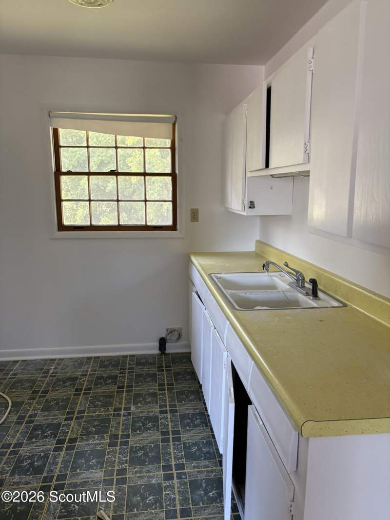 3 bedroom Single Family Residence at 2001 Tebeau Street, Waycross, Waycross — photo 5